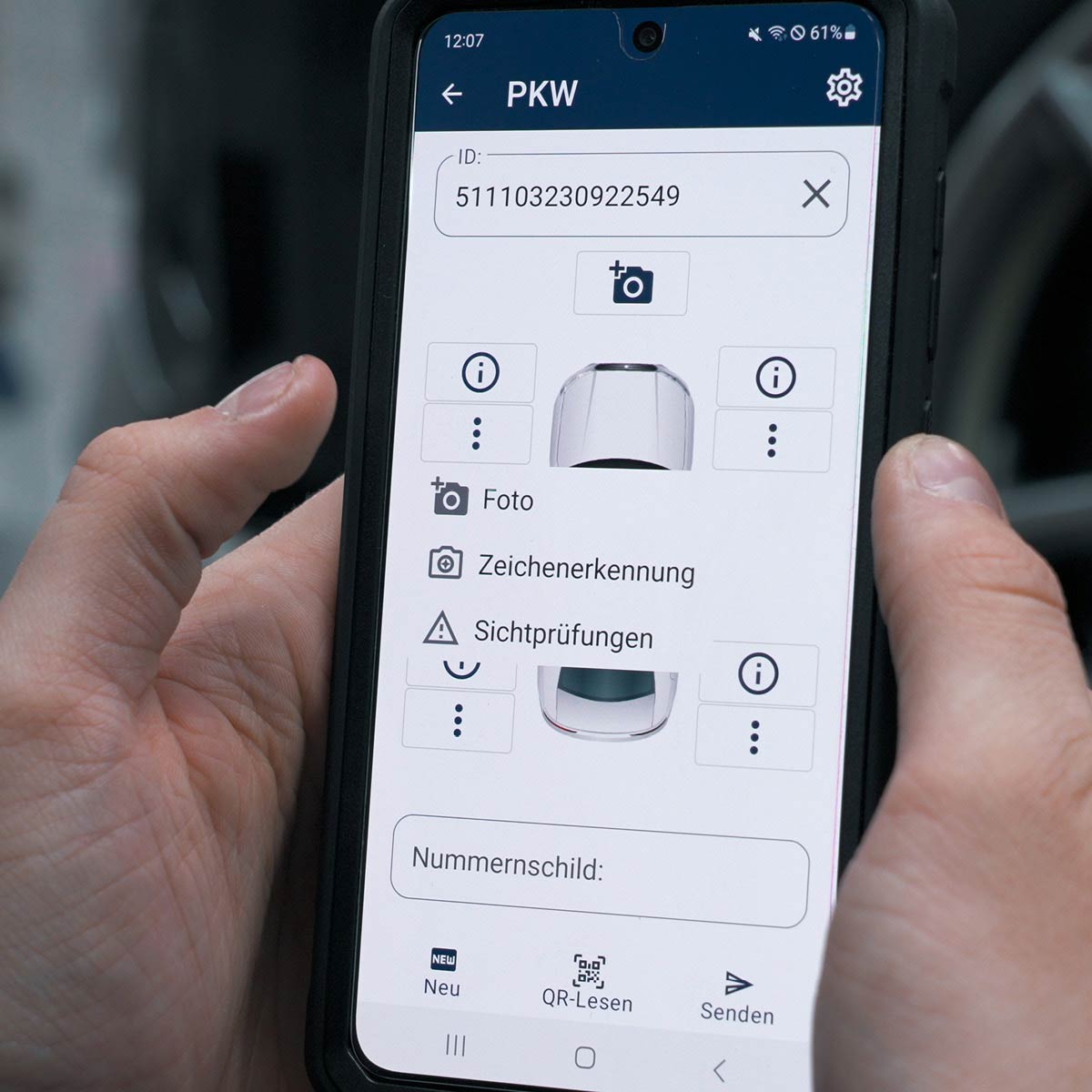 Tire Scan Mobile-App zur Dokumentation von Fahrzeug- und Reifendaten.