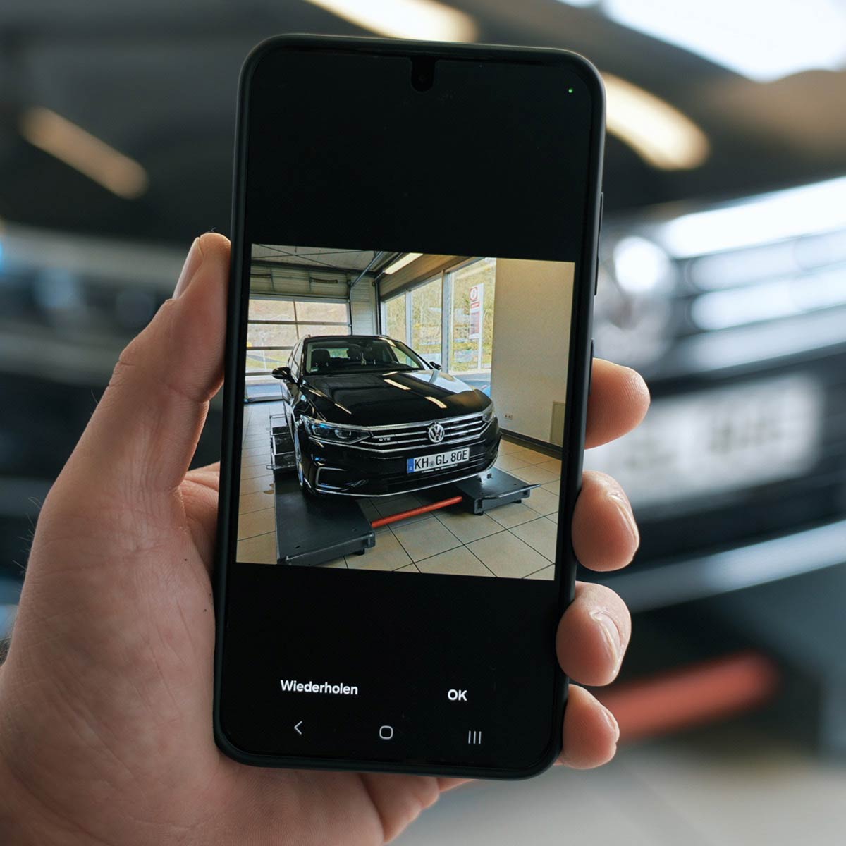 Fotografieren eines Fahrzeugs.