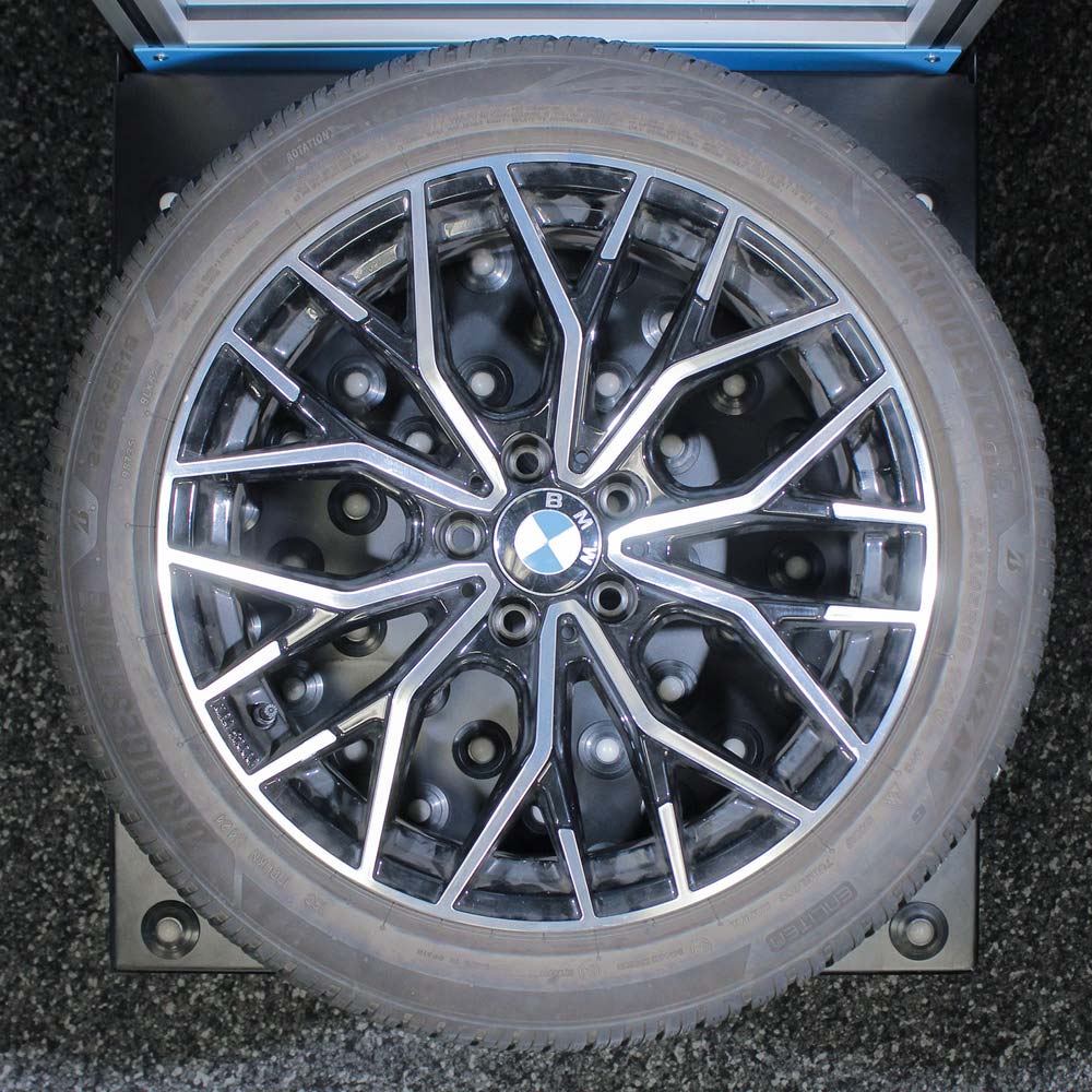 Optional können auf der Tire Scan Station Fotos jedes Reifens erzeugt und dem Datensatz zugeordnet werden.