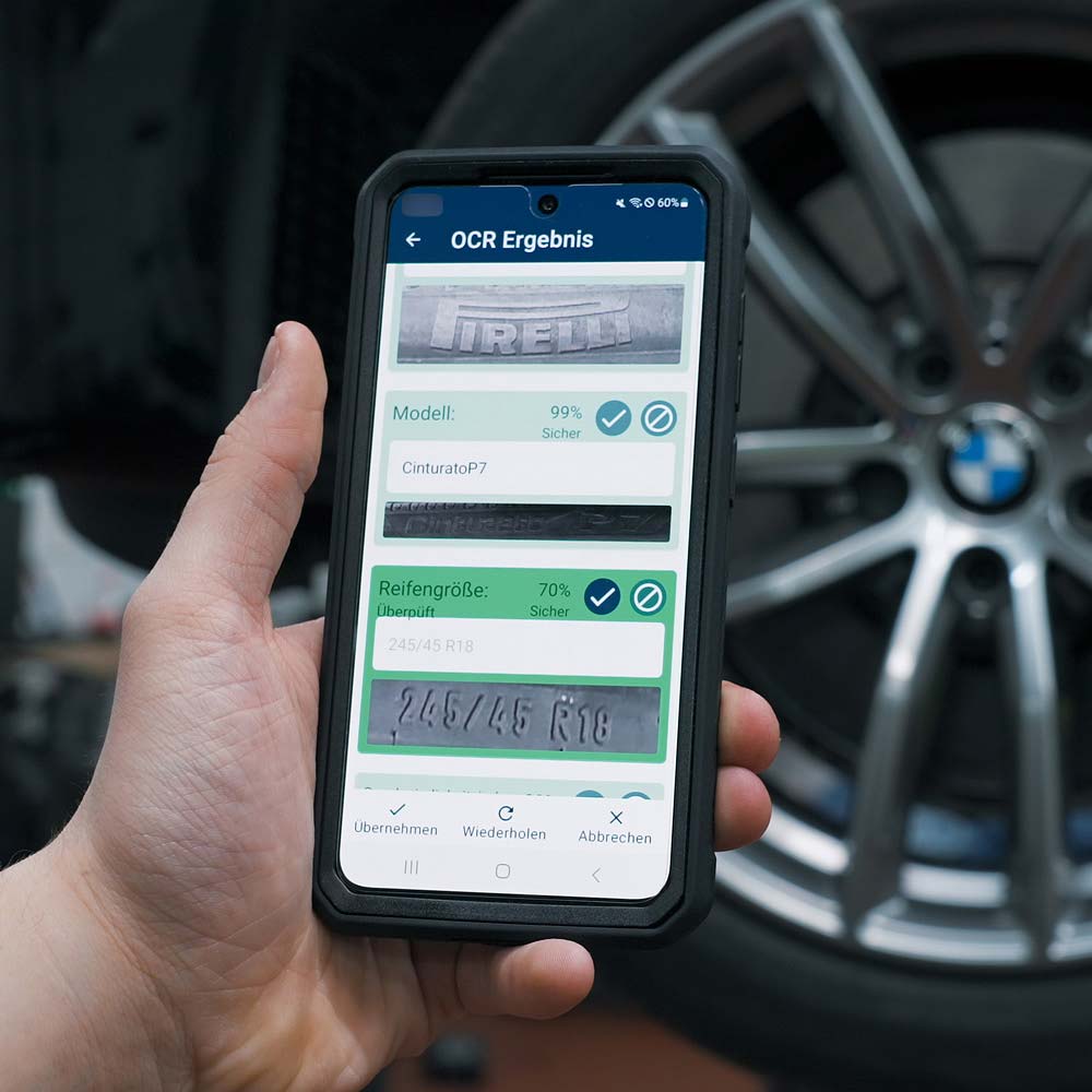 Mit Hilfe von KI werden die Reifendaten auf dem Foto des Reifens automatisch erkannt.